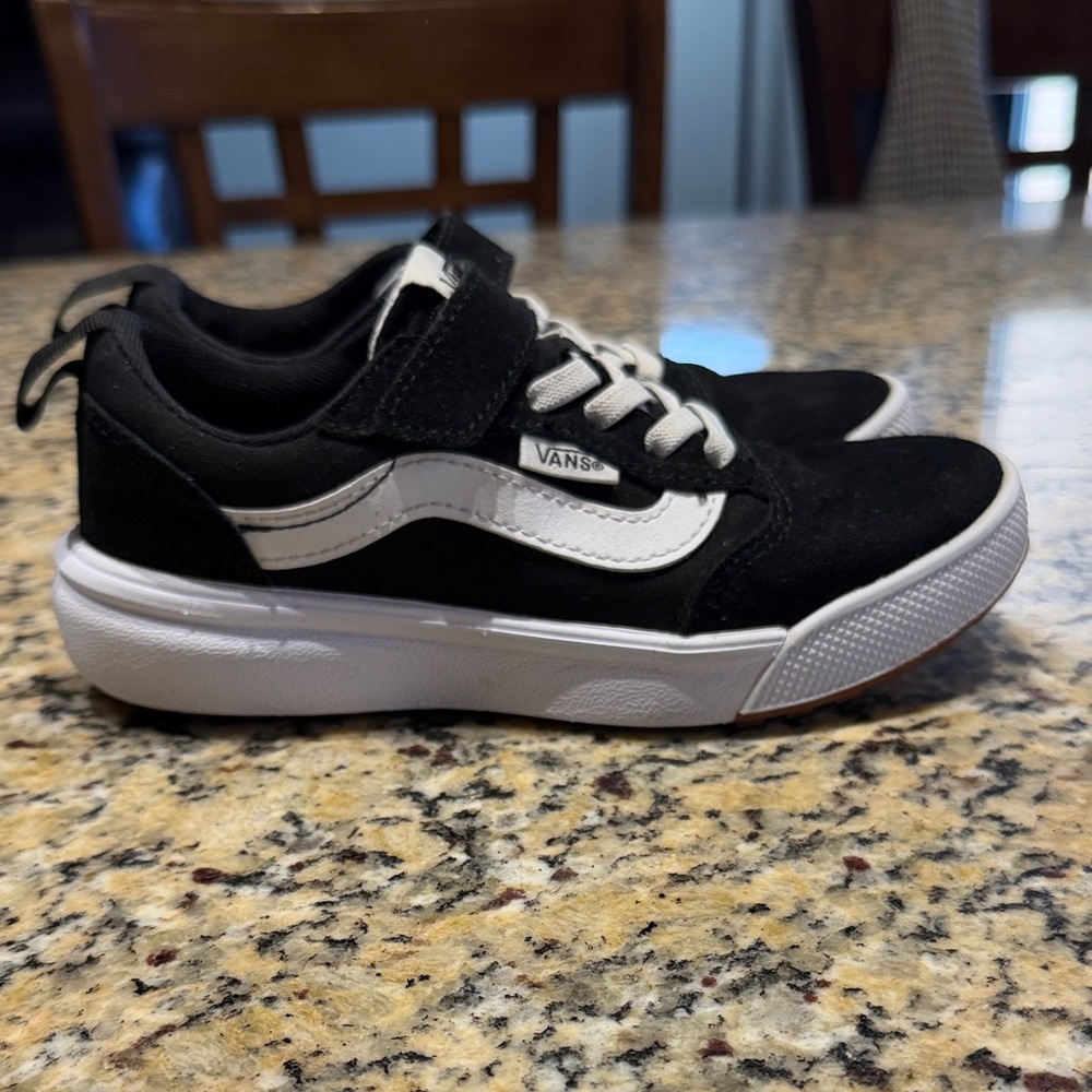 Vans Kids Black & White Low-Top Skate Shoe with Hook-and-Loop Strap